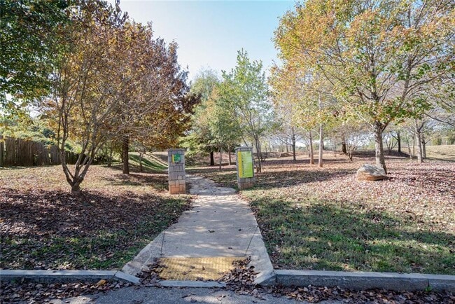 Building Photo - 1060 Grant Way SE