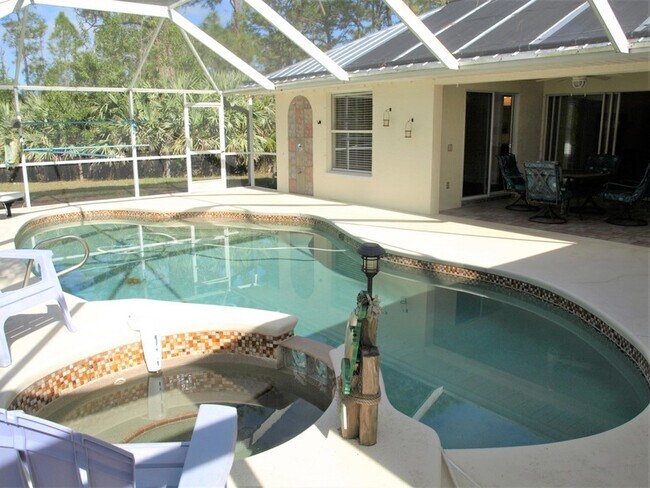 Building Photo - 4566 Serna Ave