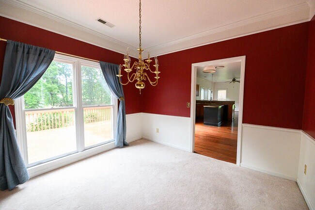 Building Photo - Wonderful and Spacious 3 bedroom home 2.5 bath in High Point with 2 car garage and large fenced-i...
