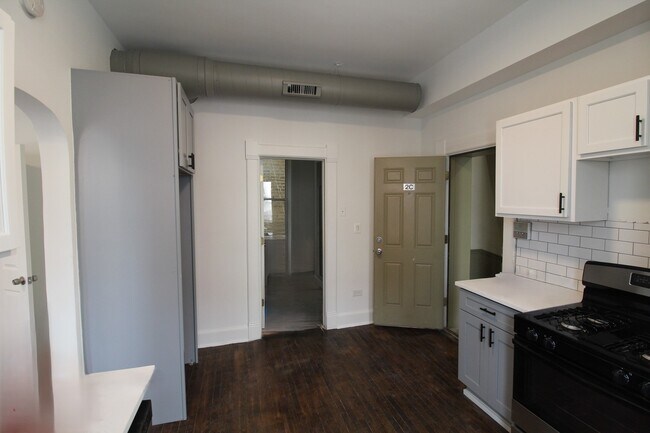 Building Photo - 1362 N Bosworth Ave