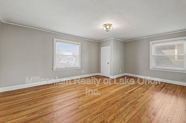 Building Photo - 419 W Iroquois Rd