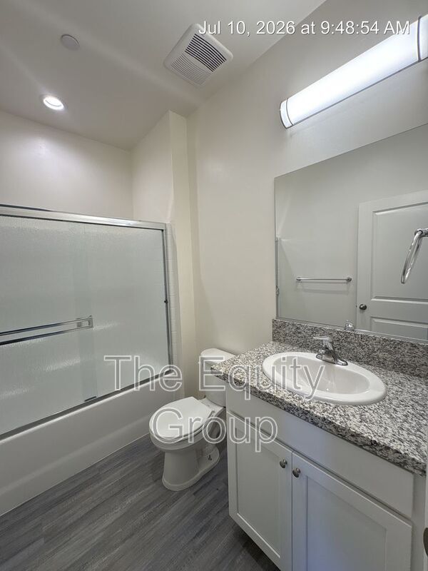 Building Photo - 735 S Pinkham St