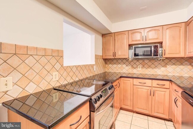 Building Photo - 900 24th St NW