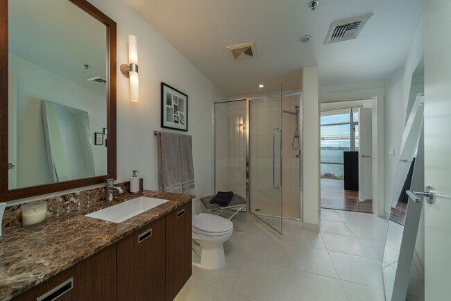 Building Photo - FULLY FURNISHED Waterfront Pearl Condo w/most utilities/2 parking spaces/most utilities