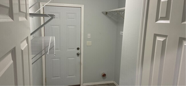 Building Photo - 4107 SW Chapelstone Ave