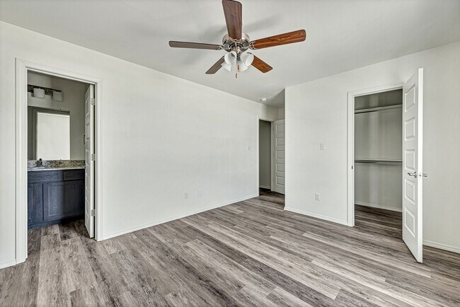 Building Photo - 1095 S Benchmark Ln