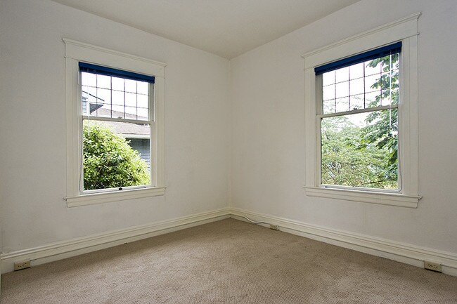 Building Photo - 604 West Galer Street - 2 bedrooms