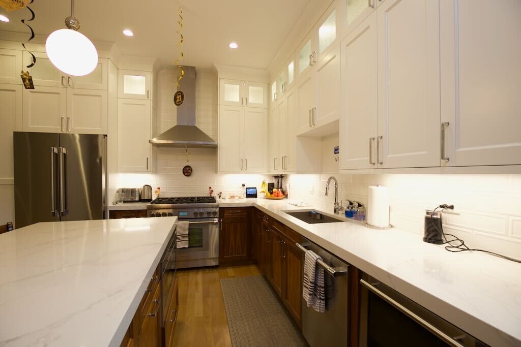 Building Photo - 4133 N Kenmore Ave