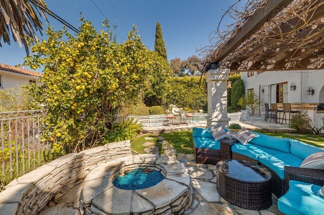 Building Photo - 1809 Palos Verdes Dr W