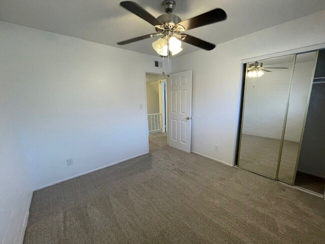 Building Photo - 2 bdrm 1.5 bath. South Scottsdale (McDowel...