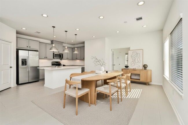 Building Photo - 623 Silver Pear Ct