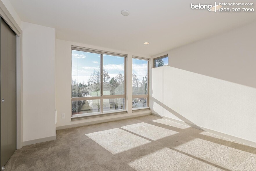 Building Photo - 504 N 105th St