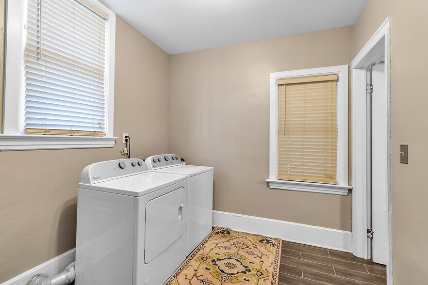 Building Photo - 217 Norwood Ave