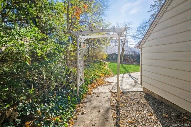 Building Photo - 40 Derby Rd