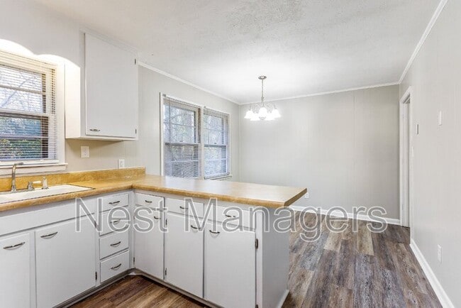 Building Photo - 1089 Essex Pl