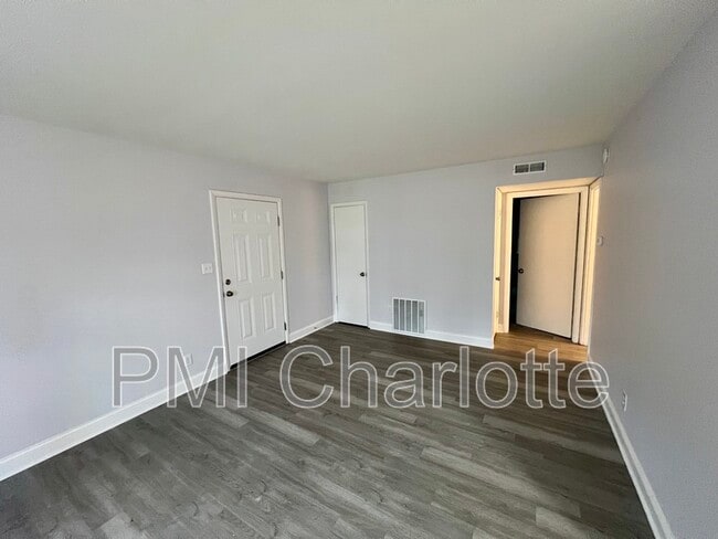 Building Photo - 831 McAlway Rd