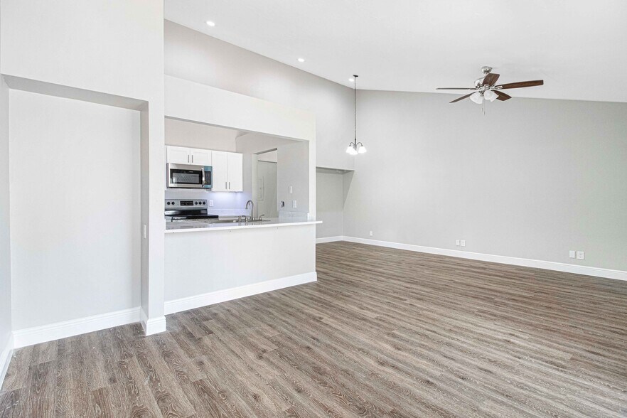 Building Photo - 4111 SE 22nd Ave