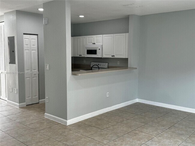 Building Photo - 1480 NE 33rd Ave