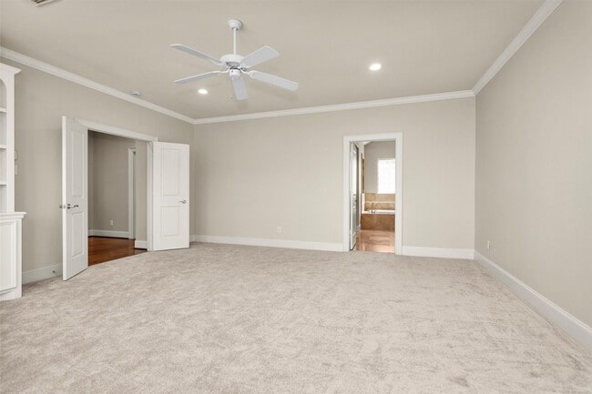Building Photo - 2101 Elmen St