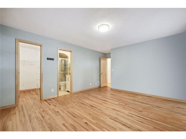 Building Photo - 6802 Cottonwood Ln N