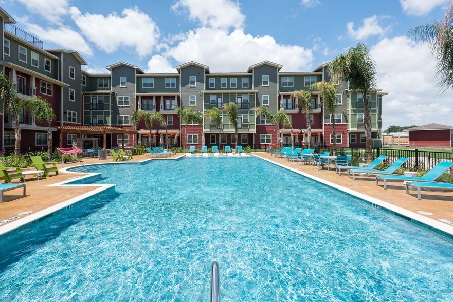 Gateway on Cullen Student Living 1901 Cullen Blvd Houston TX 77023