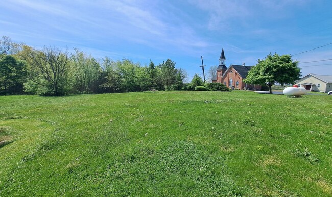 Building Photo - 3 Bed / 1-1/2 Bath Single Family w/2 Car G...