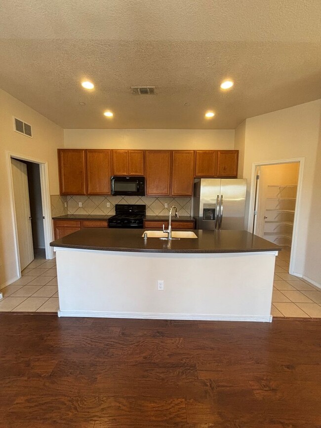 Building Photo - 2 BEDROOM, 2 BATH CONDO w/GARAGE AVAILABLE...