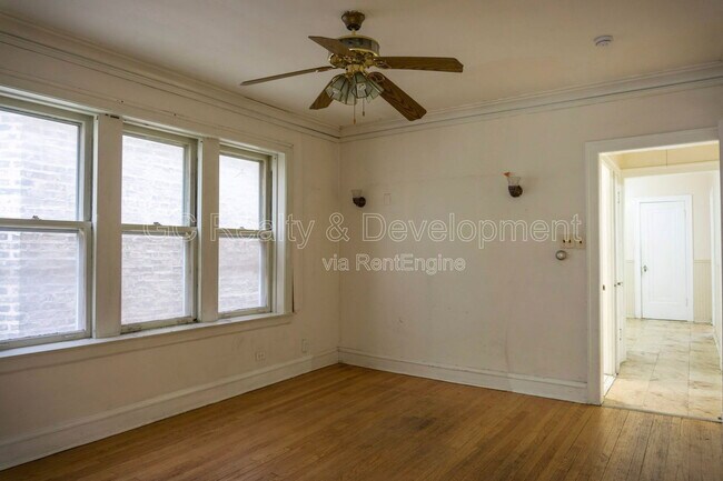 Building Photo - 3841 N Sawyer Ave