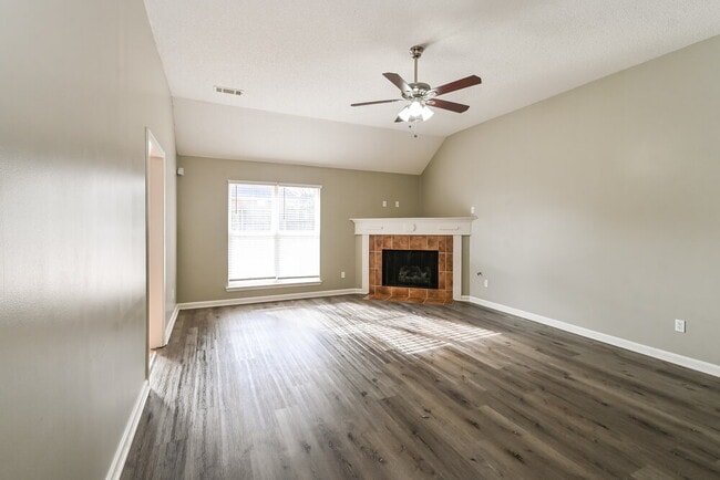 Building Photo - 85 Whispering Ridge Cove