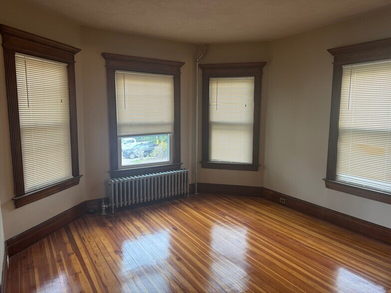 Building Photo - 29 Roxbury St