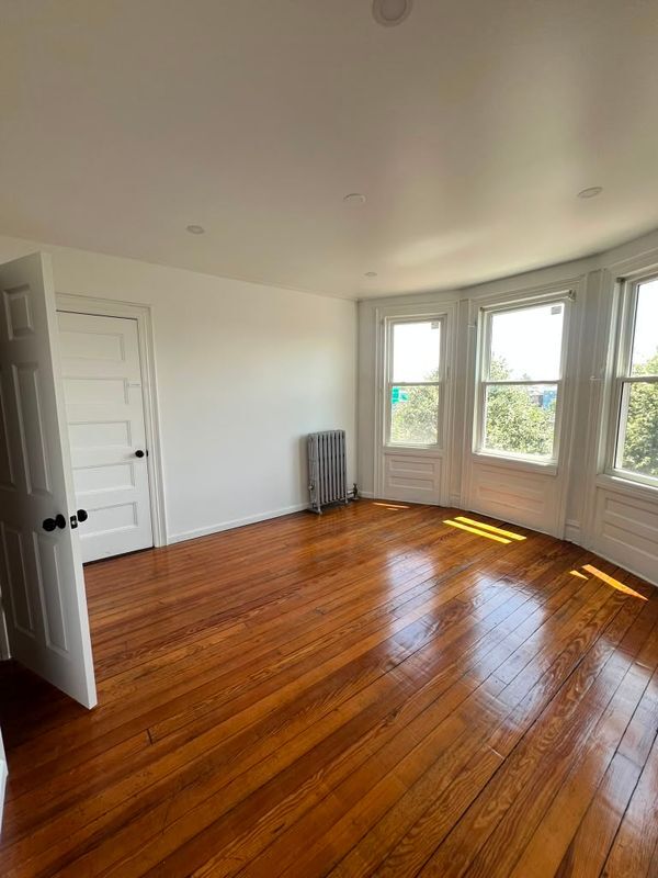 Building Photo - 2215 Bruckner Blvd