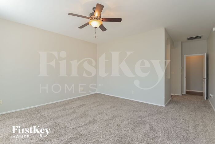 Building Photo - 10588 E Oakbrook St