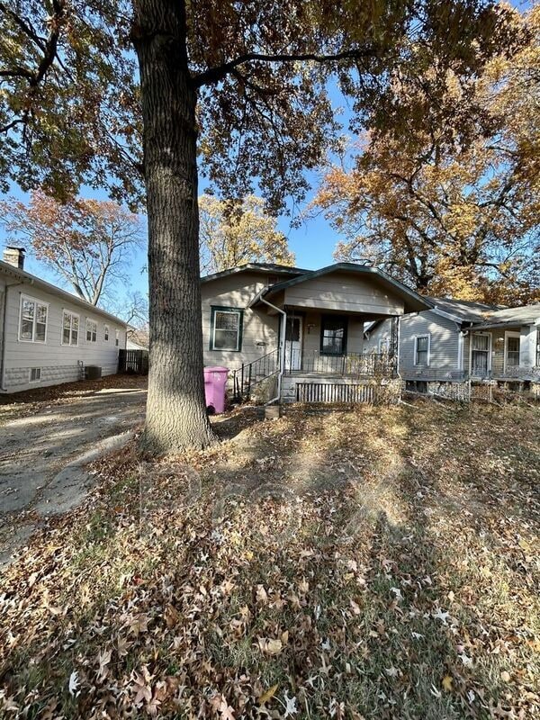 Primary Photo - 419 E Jackson St