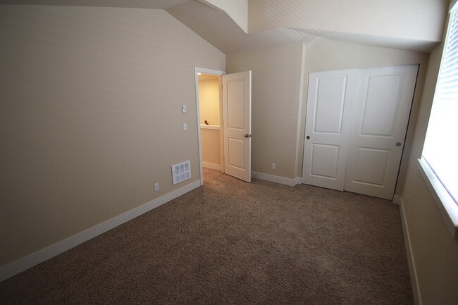 Building Photo - LUXURY 3 BED, 3 BATH SEATTLE TOWNHOME FOR RENT; AVAILABLE NOW!