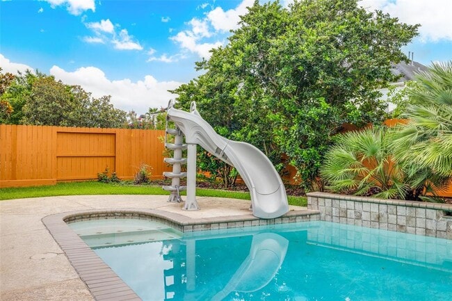 Building Photo - 13911 Royal Springs Ct