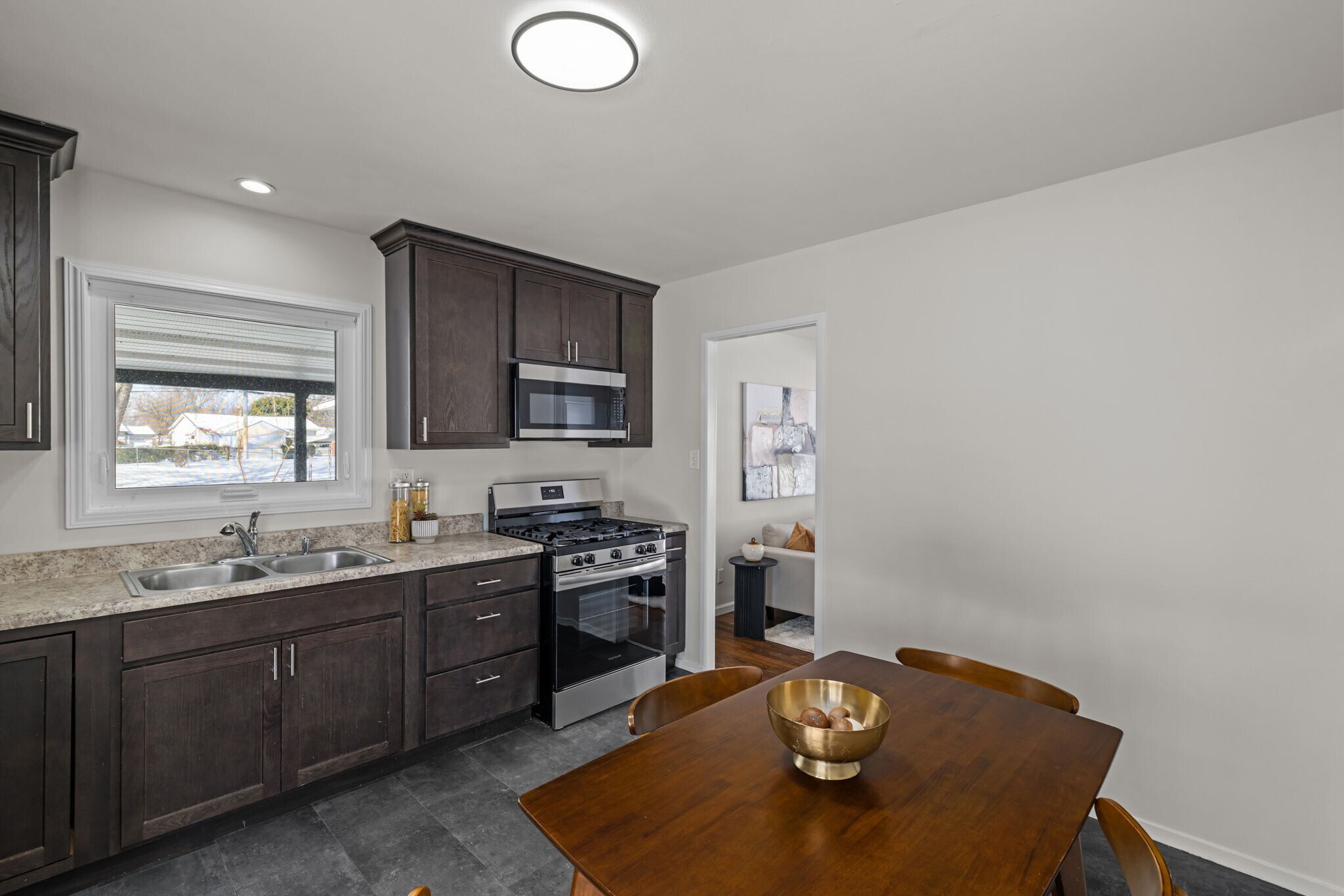 Building Photo - 1655 Fenmore Dr