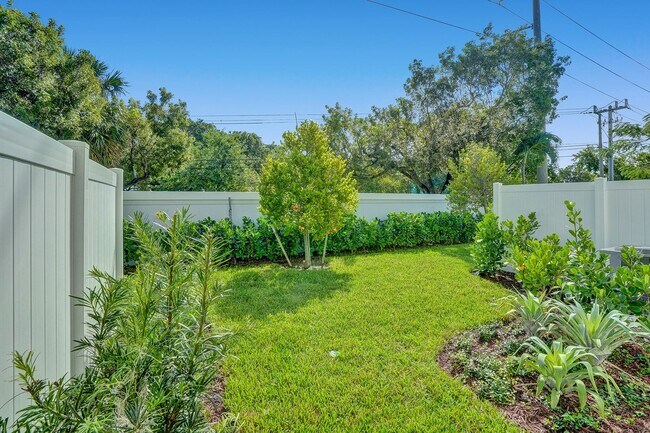 Building Photo - Gorgeous Brand New 3 Bedroom 2 Bath (2-story) Townhouse in Deerfield Beach