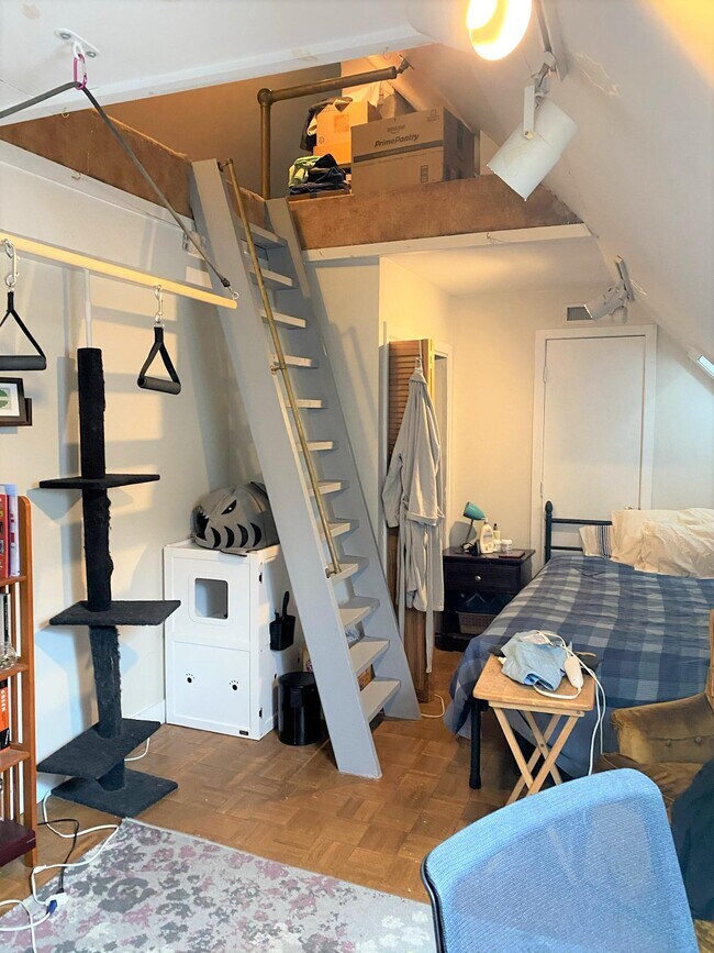 Building Photo - 211 Summer St