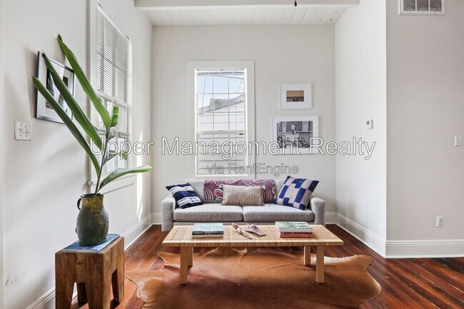 Building Photo - 3616 Dauphine St