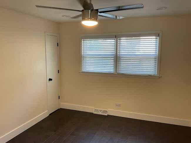 Building Photo - 566 N Howard Ave