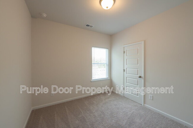 Building Photo - 1672 Eagle Dr