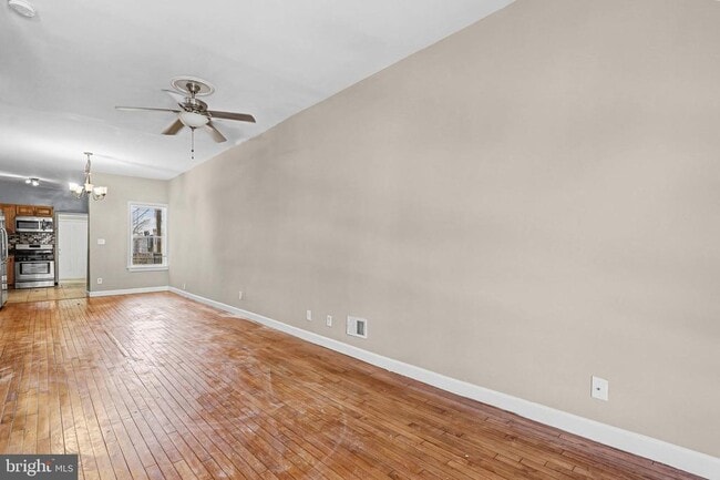 Building Photo - 407 W 28th St