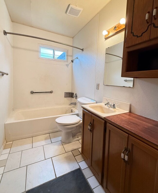 Building Photo - Cozy Main-Floor Living with Garage & Yard