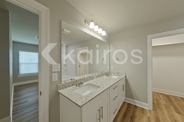 Building Photo - 22871 Balsam Dr