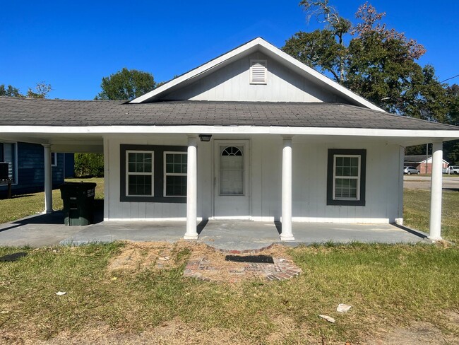 Primary Photo - Three bedroom one bath house