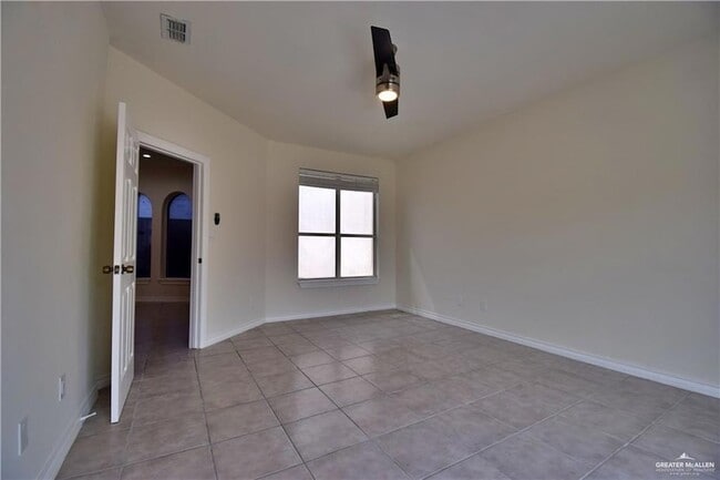 Building Photo - 1104 Rio Balsas St