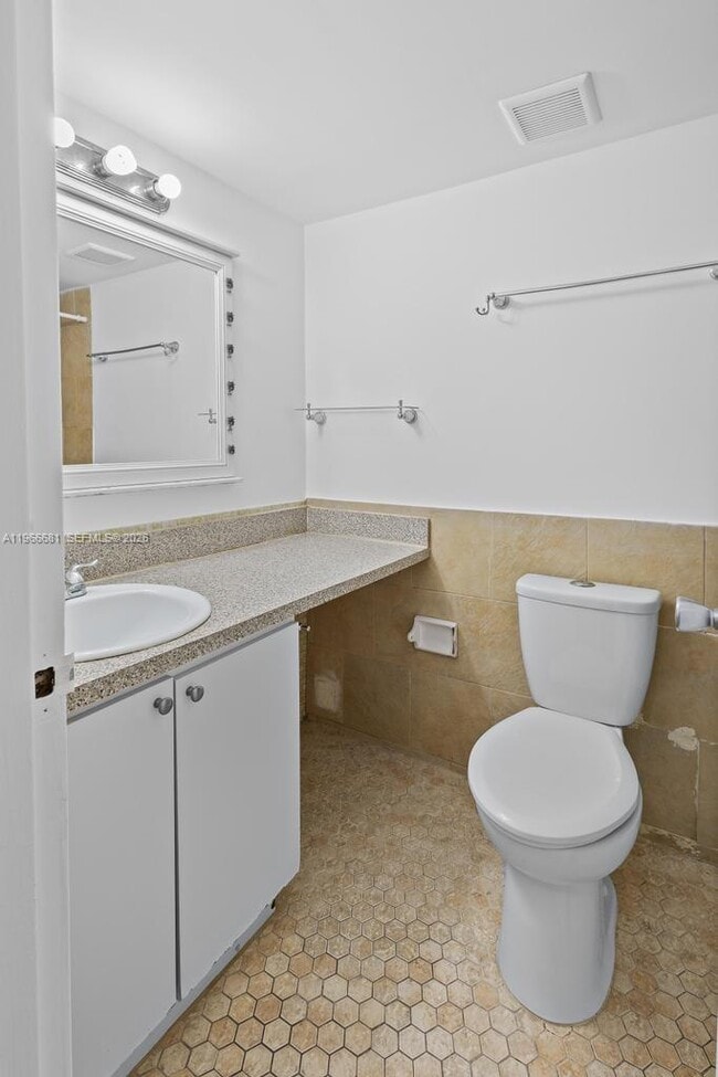 Building Photo - 1800 Sans Souci Blvd