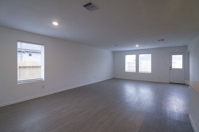 Building Photo - 2511 Night Emerald Dr