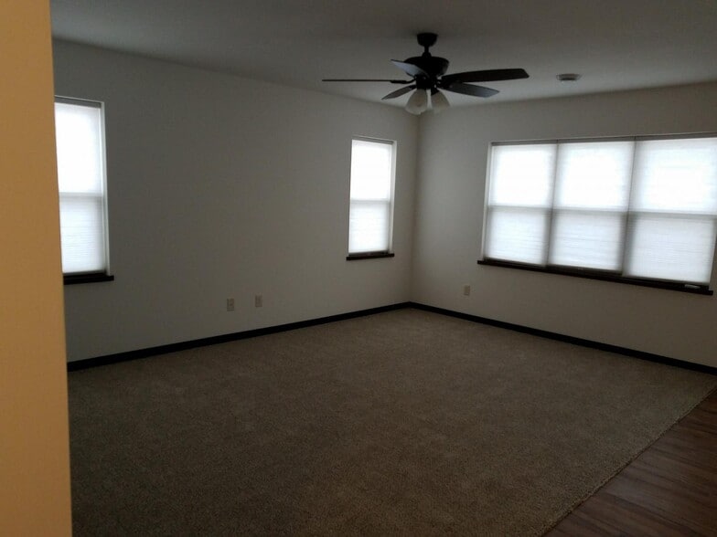 Building Photo - 726 Prospect Dr