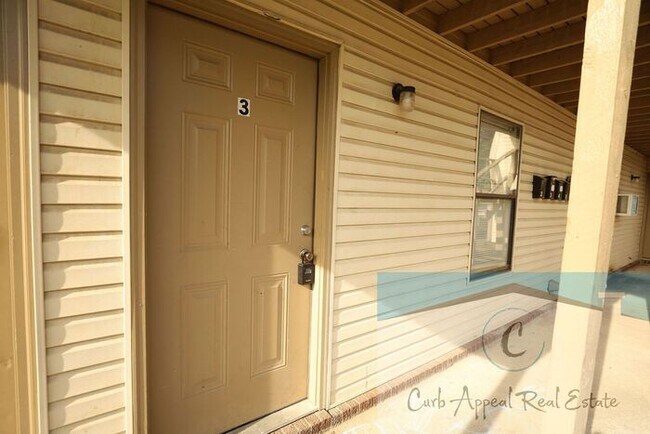 Building Photo - Spacious 1 bed /1 full bath apt